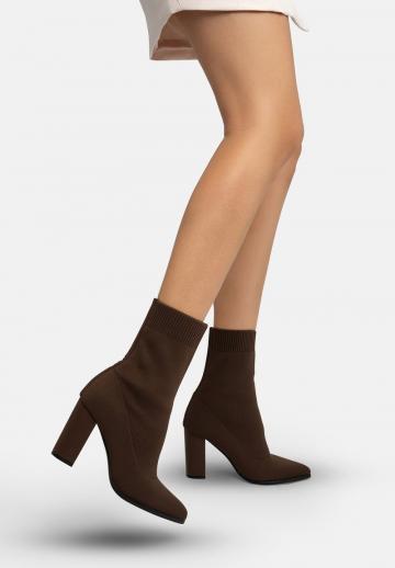 Полусапожки на высоком каблуке