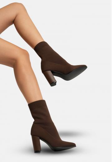 Полусапожки на высоком каблуке