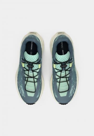 Беговые кроссовки