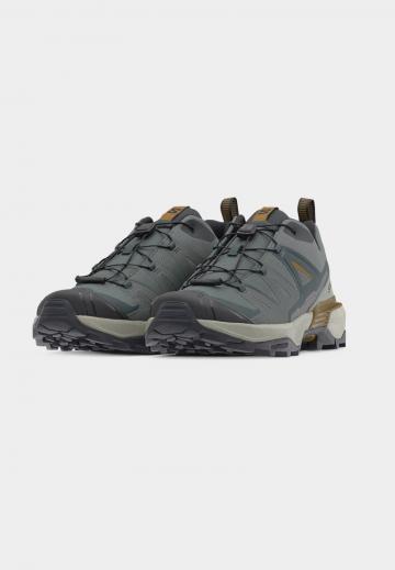 Походные ботинки