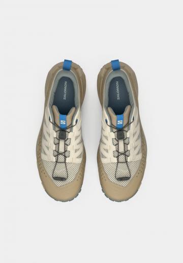 Походные кроссовки