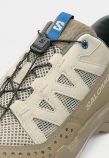 Походные кроссовки