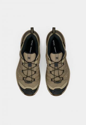 Походные кроссовки