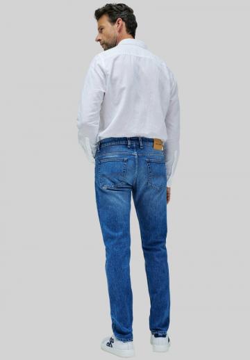 Прямые джинсы