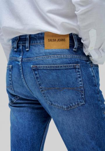 Прямые джинсы