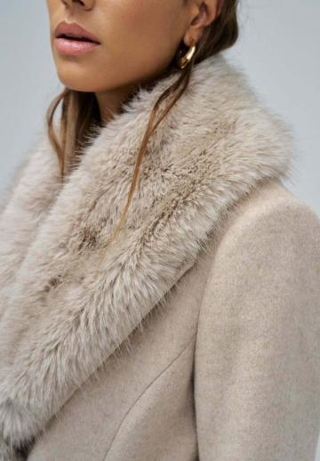 Шерстяное пальто