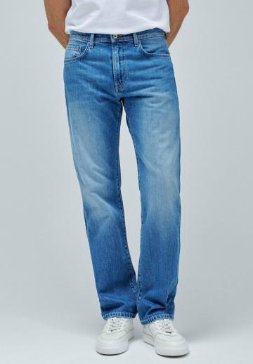 Прямые джинсы