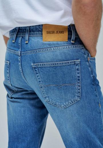 Прямые джинсы