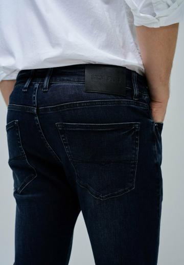 Узкие джинсы