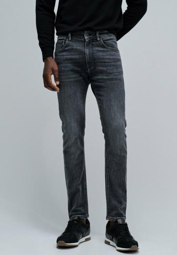 Узкие джинсы