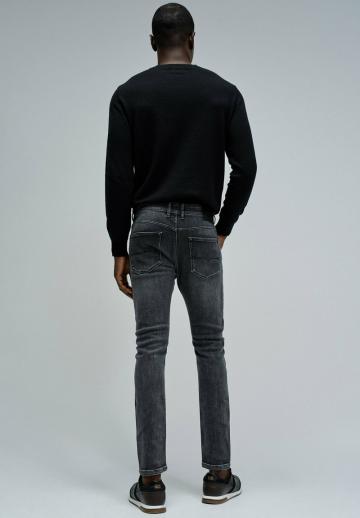 Узкие джинсы