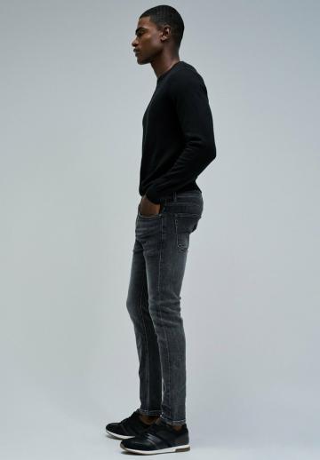 Узкие джинсы