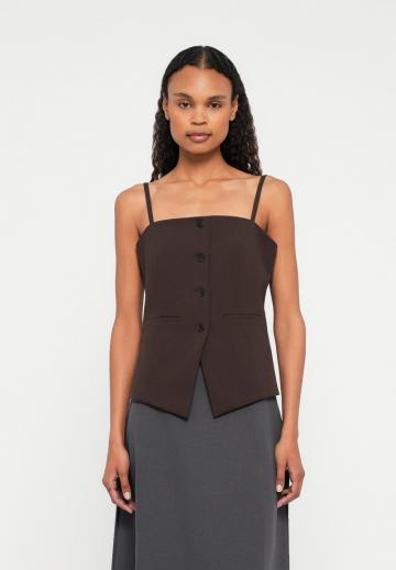 Топ на бретельках