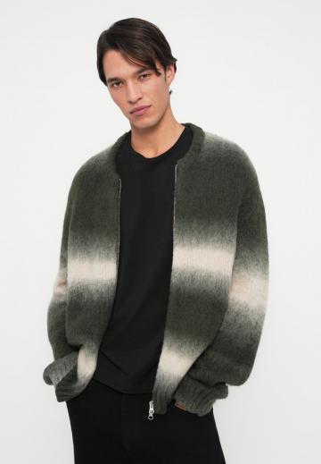 Вязаная кофта