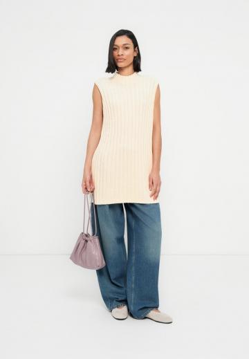 Пуловер без рукавов