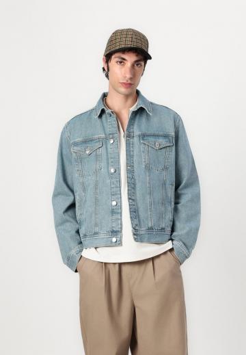 Джинсовая куртка