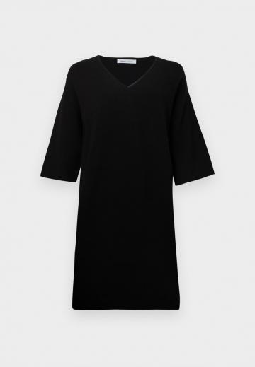 Вязаное платье