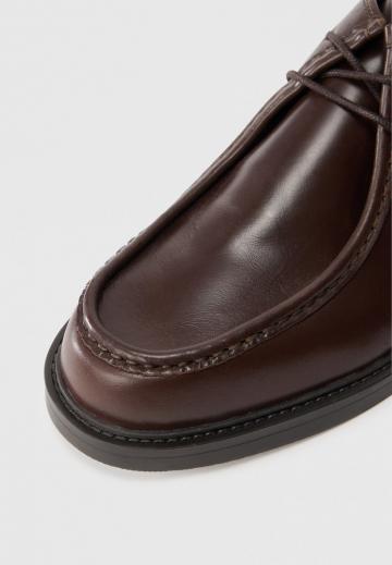 Ботинки на шнуровке