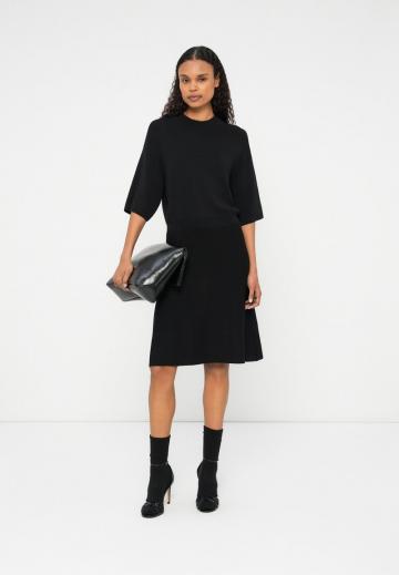 Вязаное платье