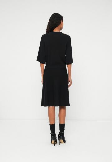 Вязаное платье