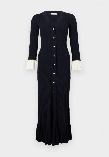 Вязаное платье