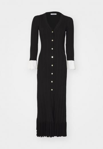 Вязаное платье