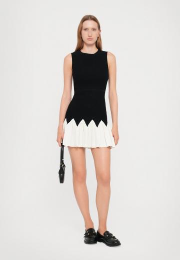 Вязаное платье