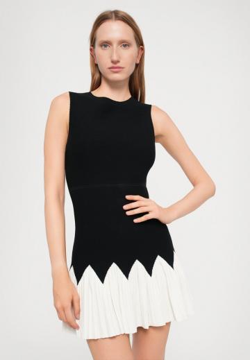 Вязаное платье