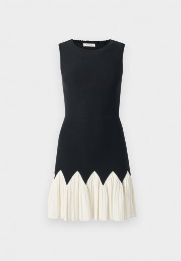 Вязаное платье