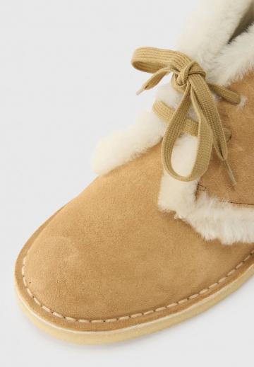 Ботинки на шнуровке