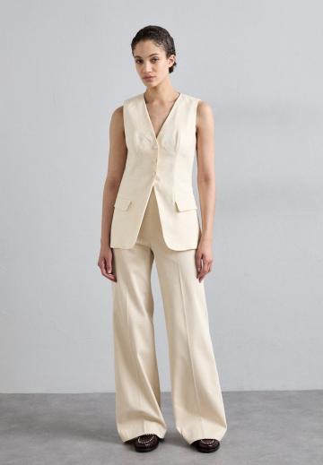 Длинный жилет