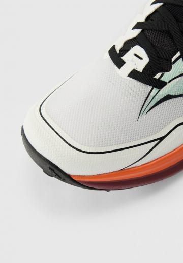 Беговые кроссовки