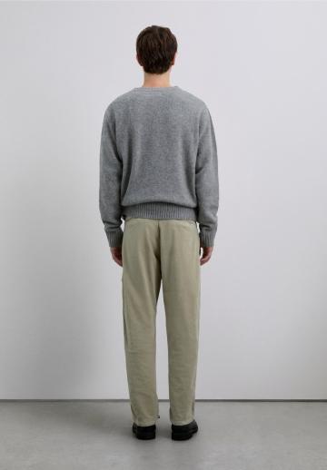 Брюки с накладными карманами