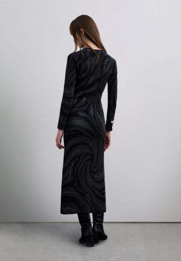 Вязаное платье