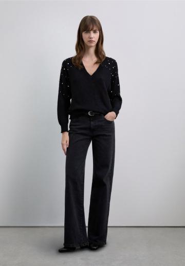 Пуловер с вырезом V