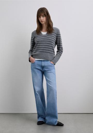 Пуловер в полоску