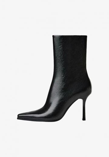 Полусапожки на высоком каблуке