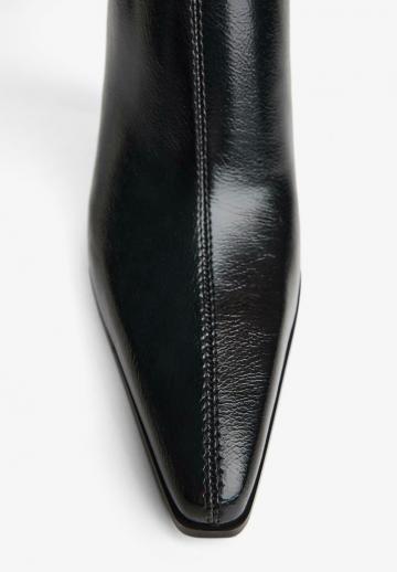 Полусапожки на высоком каблуке