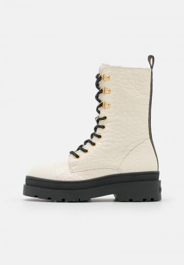 Ботинки на шнуровке
