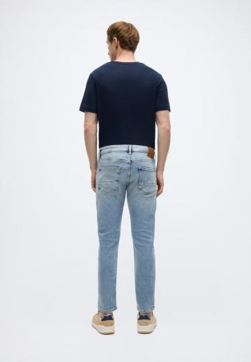 Узкие джинсы