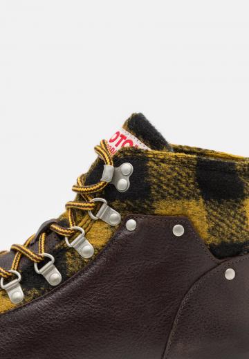 Ботинки на шнуровке