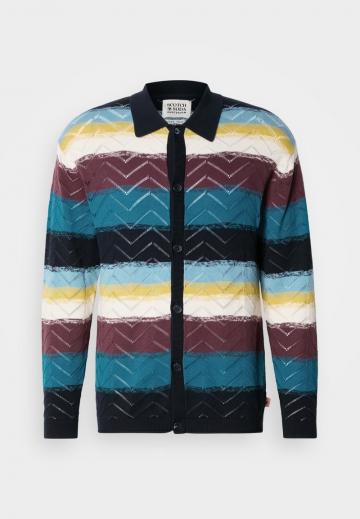 Вязаная кофта