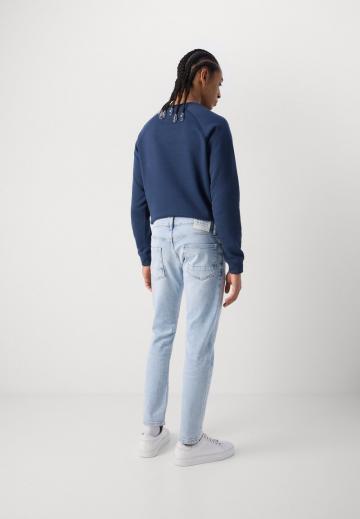 Узкие джинсы