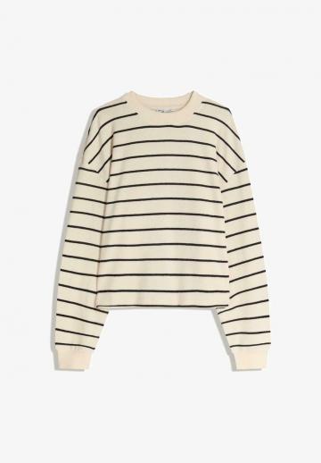 Пуловер в полоску