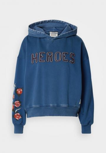 Пуловер с капюшоном