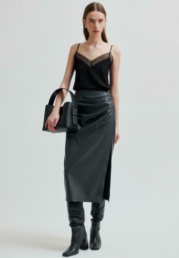 Топ на бретельках