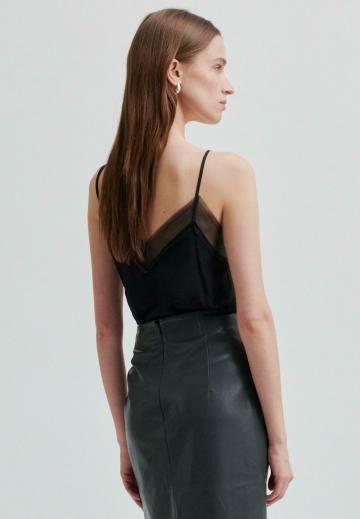 Топ на бретельках