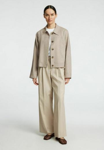 Блейзер с накладными карманами