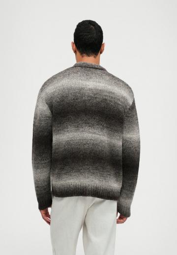 Вязаная кофта