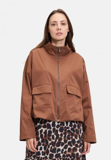 Куртка с накладнымит карманами